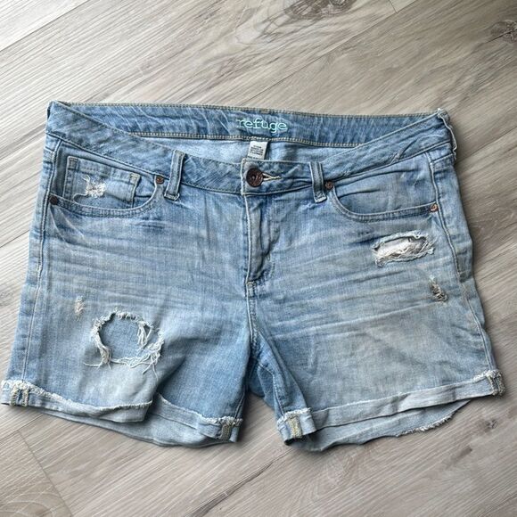 Refuge distressed Jean Shorts Size 12 - Picture 1 of 3